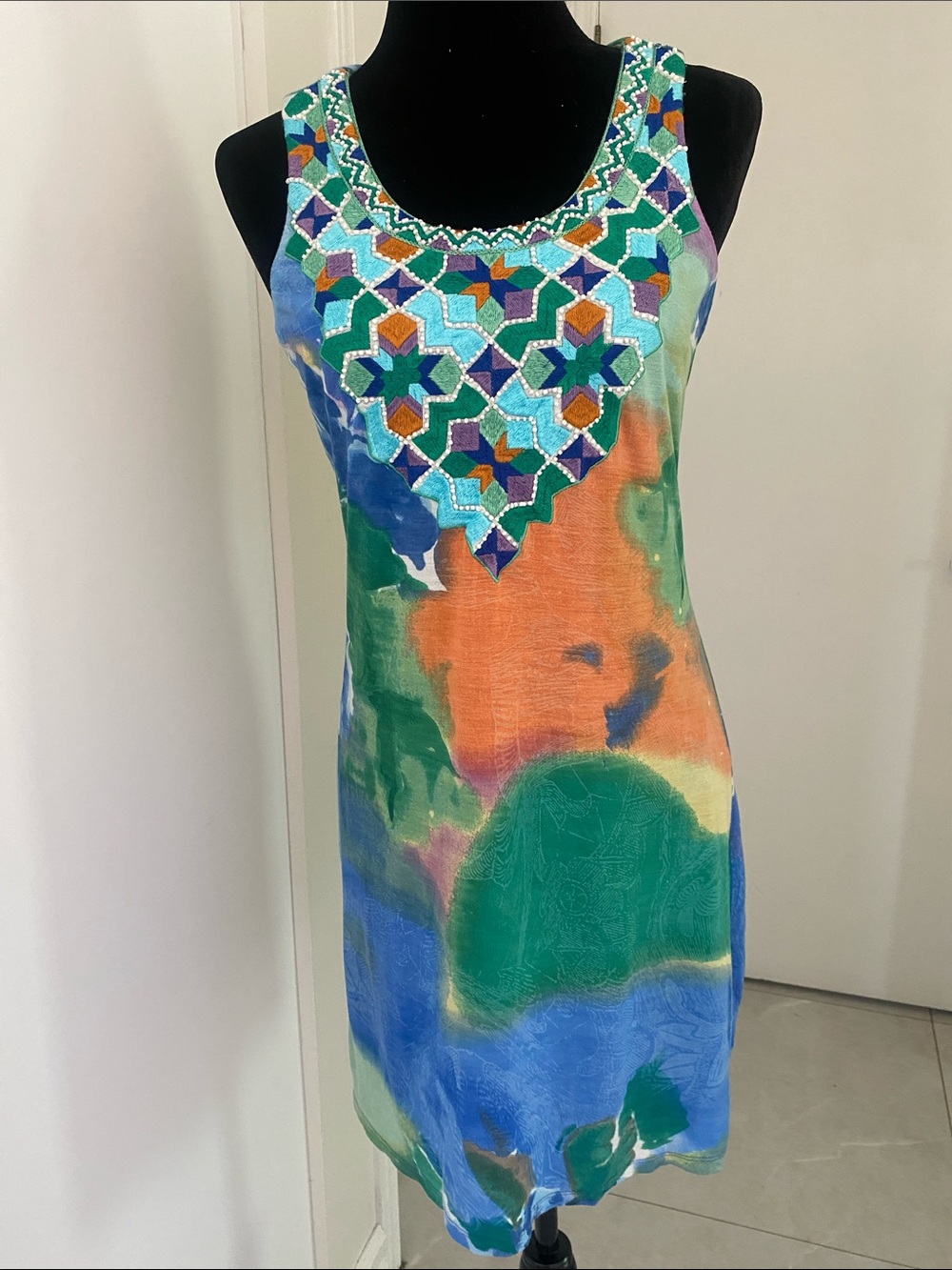 RENÉ DERHY Summer Shift Dress with Embroidered Neck Green/Orange size Small